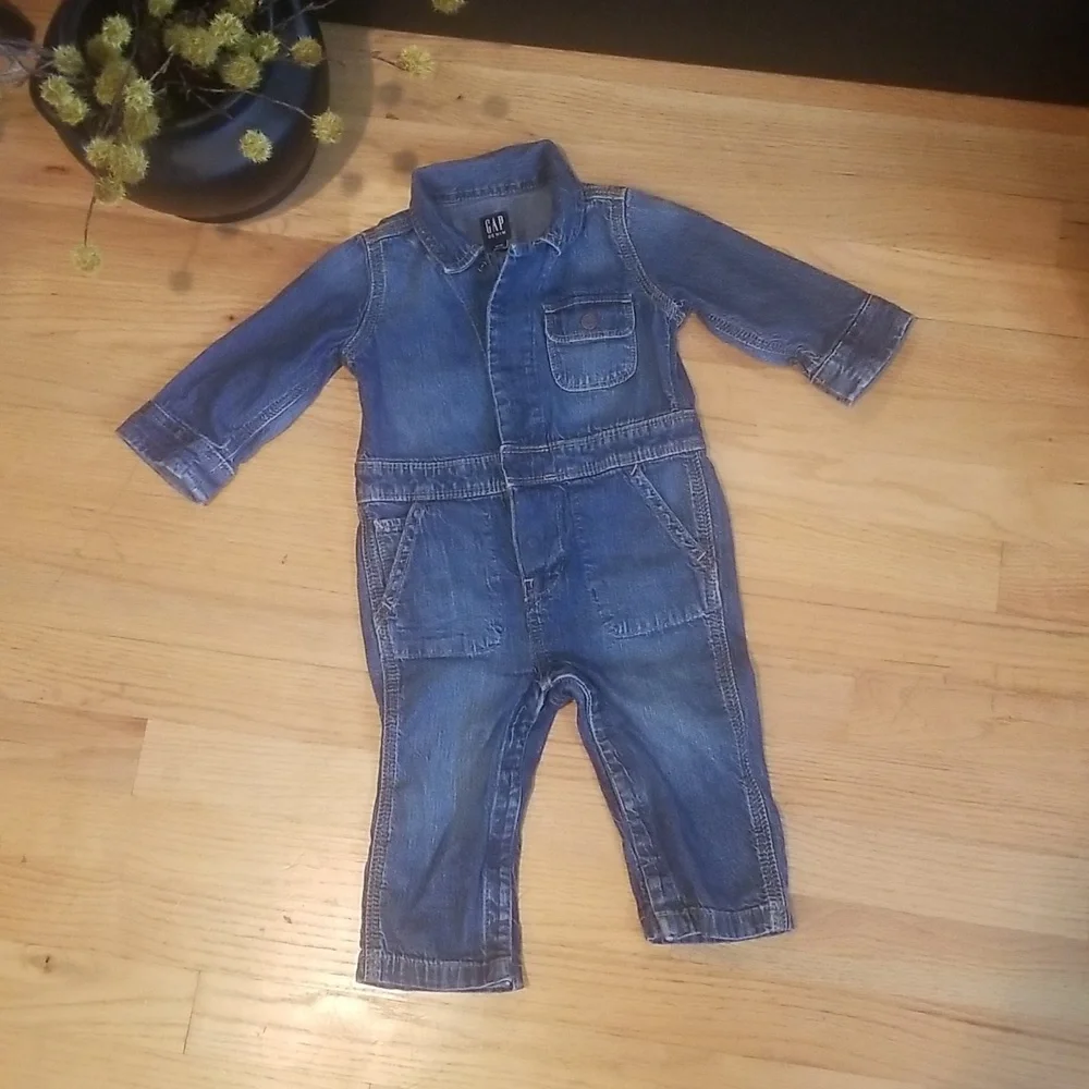 Baby GAP Denim  Overalls Coverall Jumpsuit  Romper one piece size 12-18 months